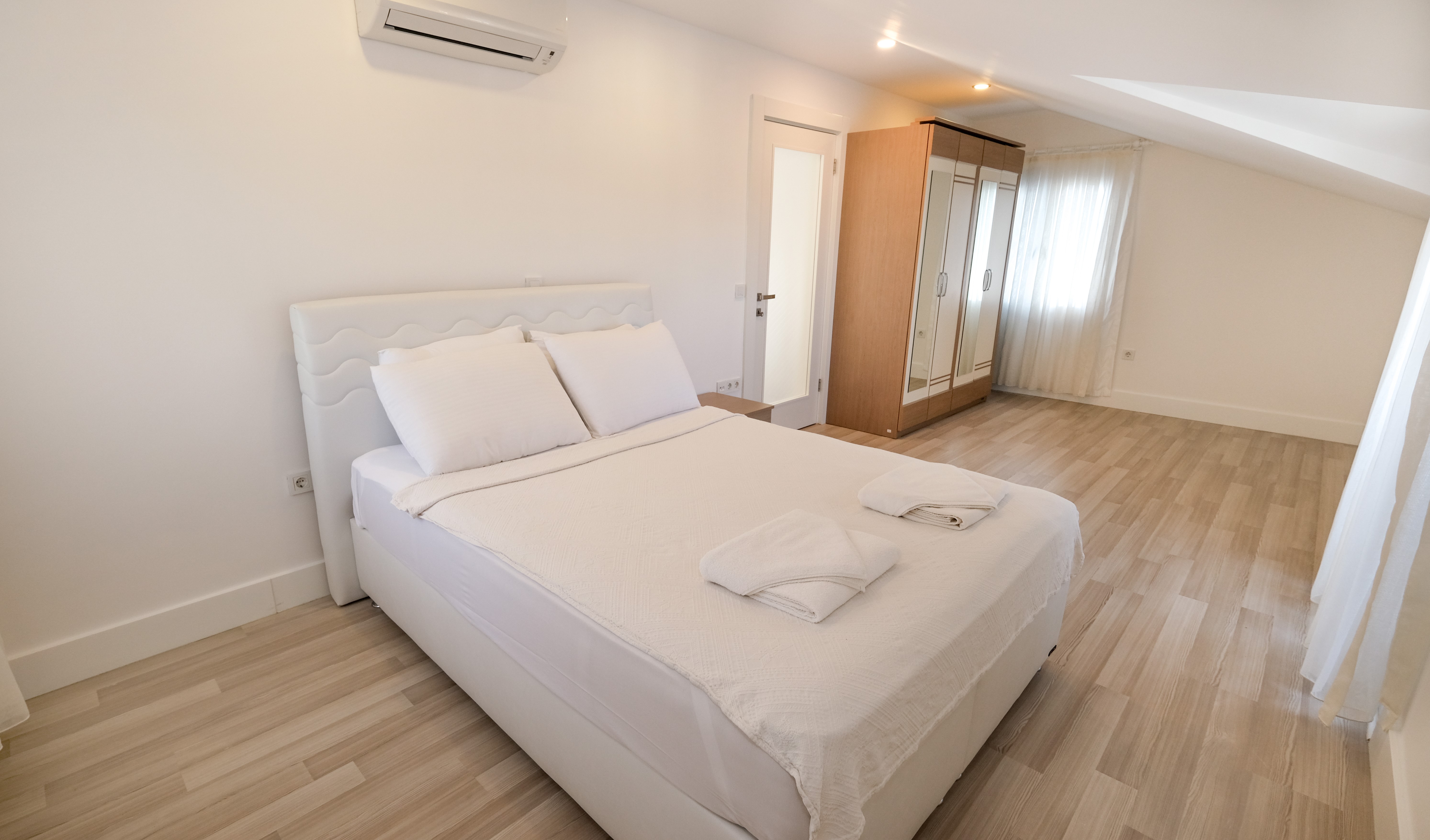 Detached Villa For Sale in Ovacik