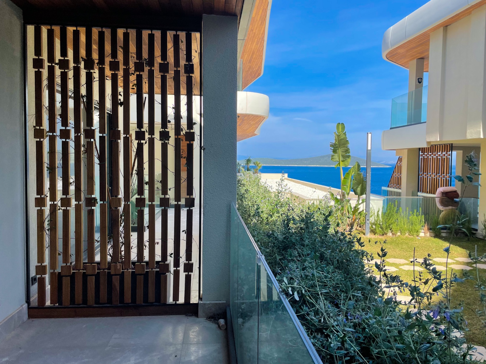 Sea-Front Apartment in Gundogan