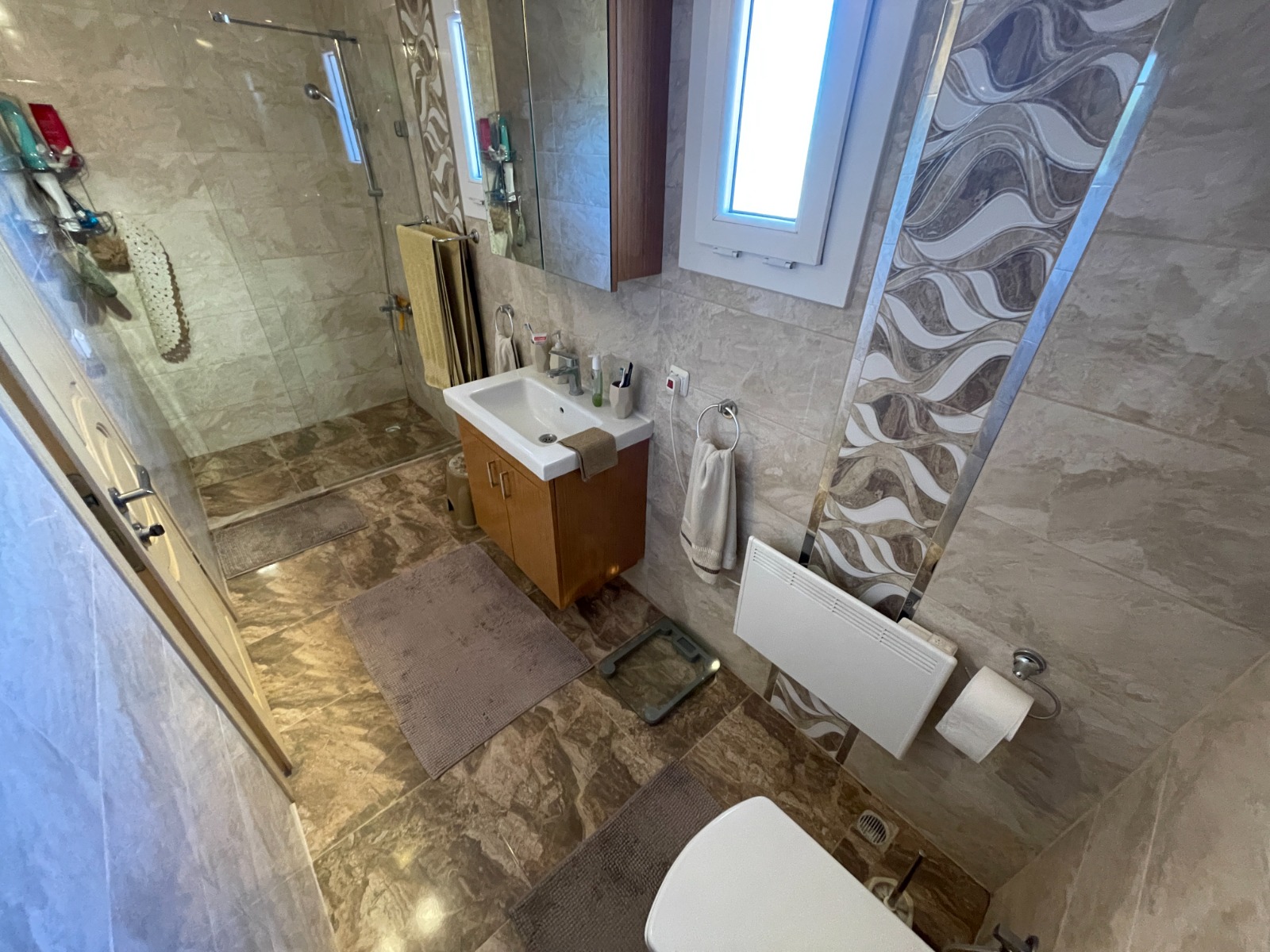 Large Mountain-View Bungalow