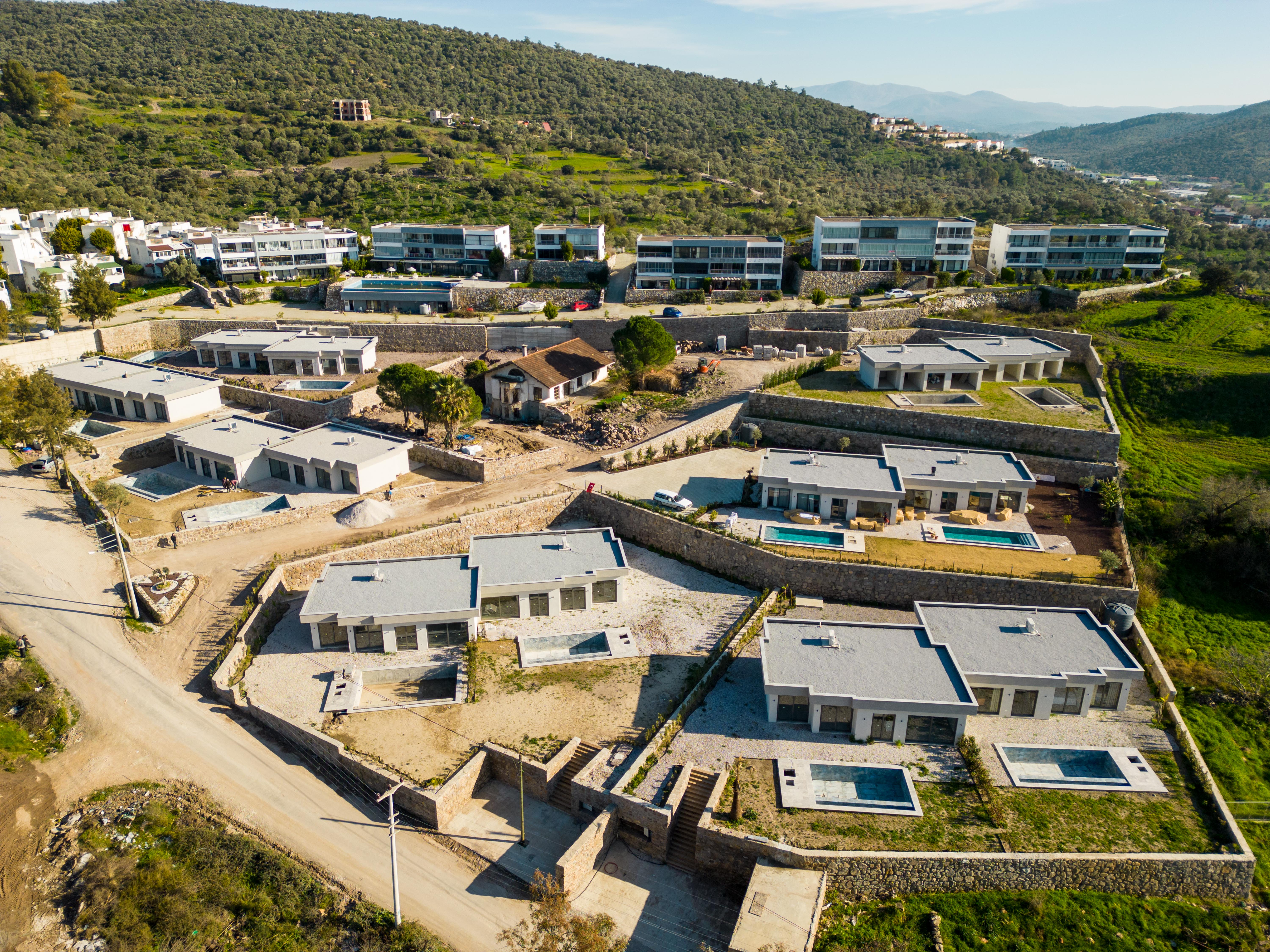 Modern Villas with Lake Views