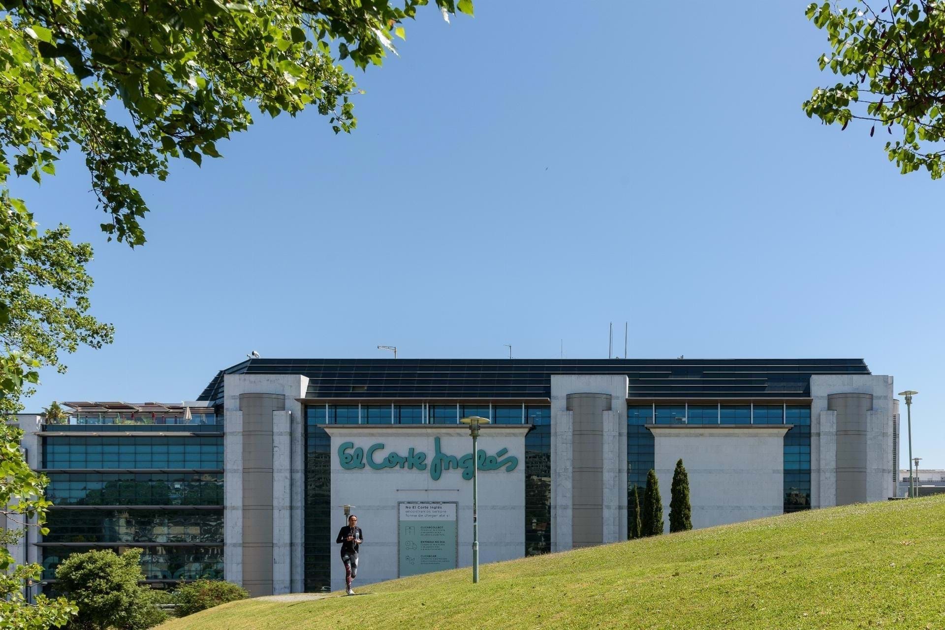 2 Bedroom Duplex Apartment with Terrace and Garage in Avenidas Novas