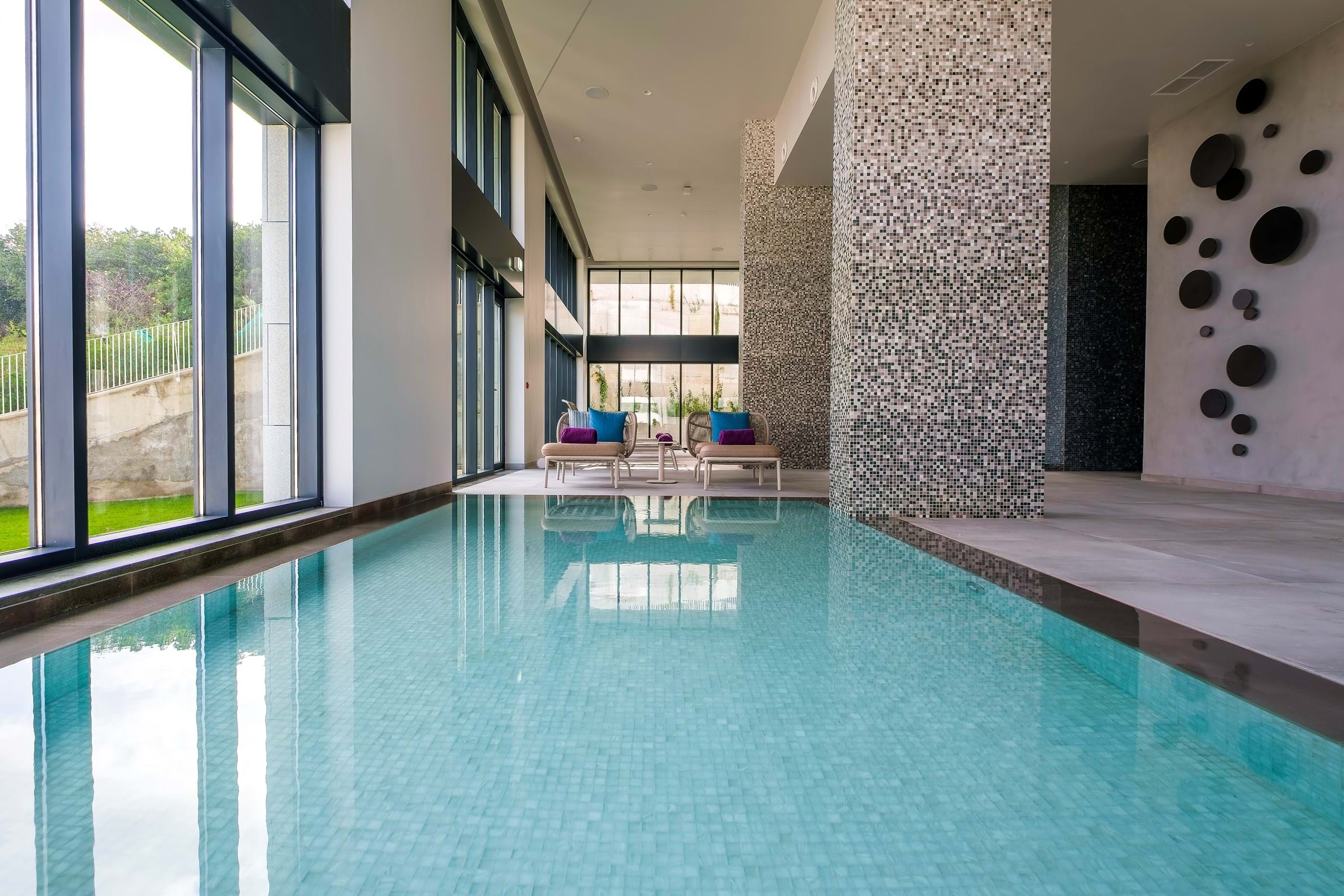 Spacious River-View Apartment