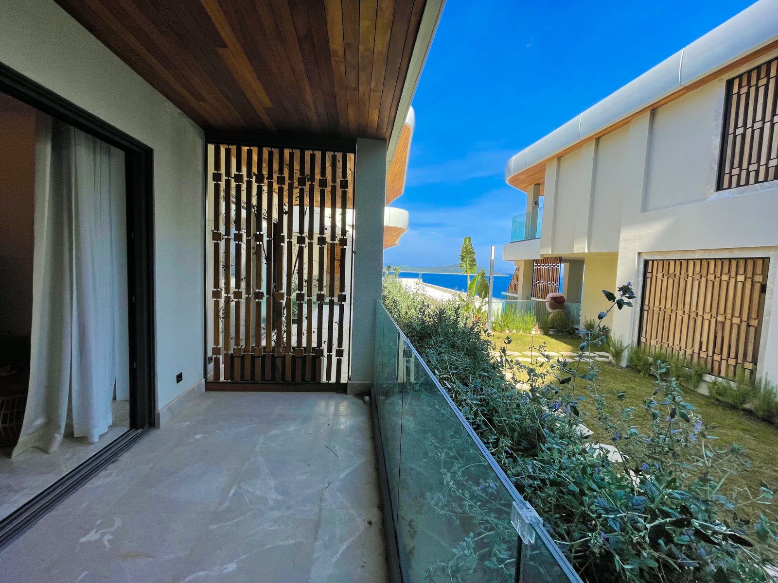 Sea-Front Apartment in Gundogan