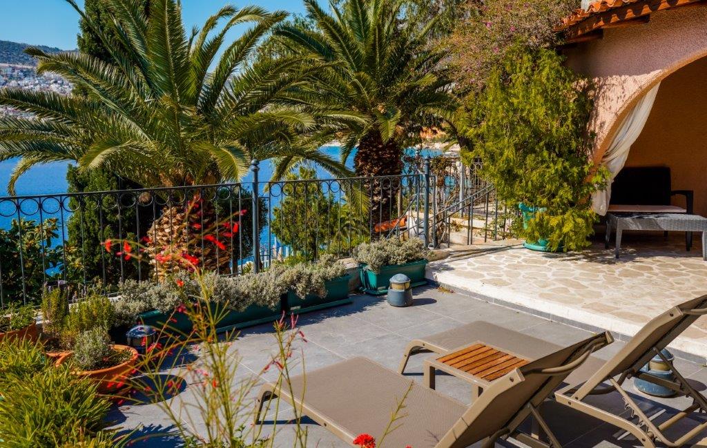 Furnished Luxury Sea-View Villa