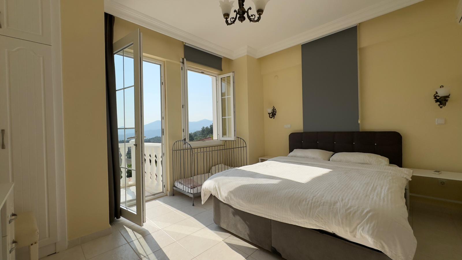 Detached Villa with Great Views