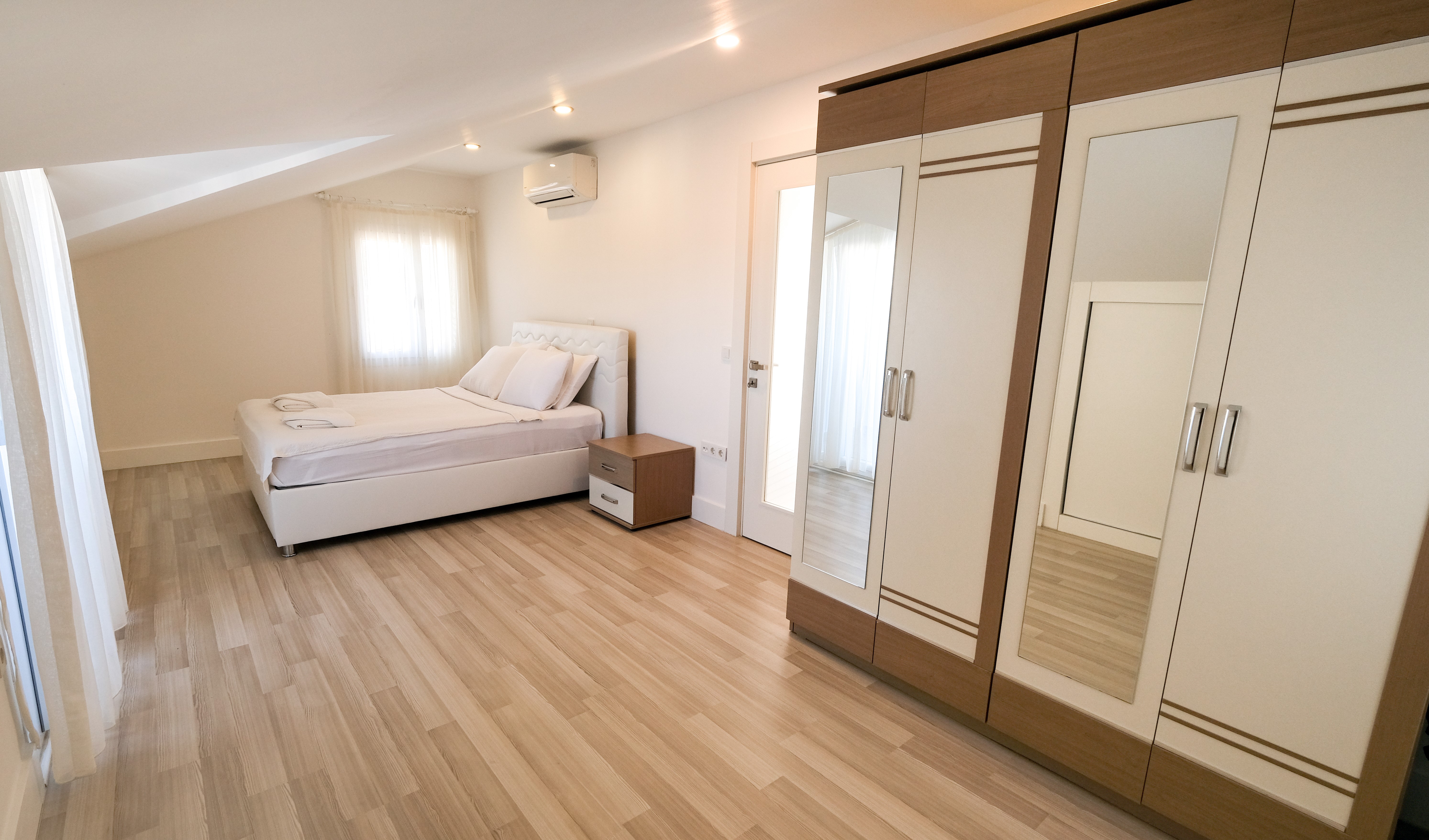 Detached Villa For Sale in Ovacik