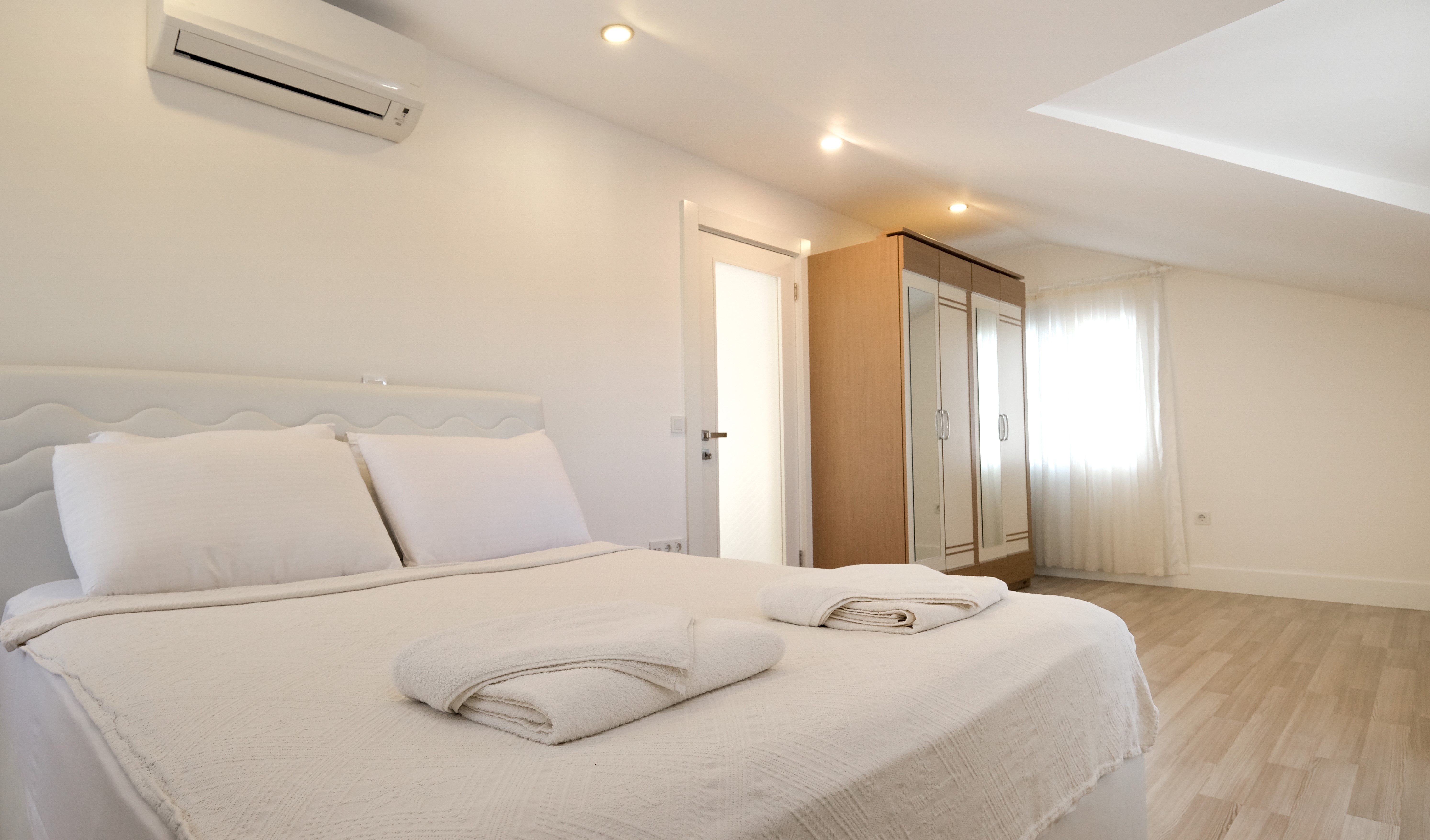 Detached Villa For Sale in Ovacik