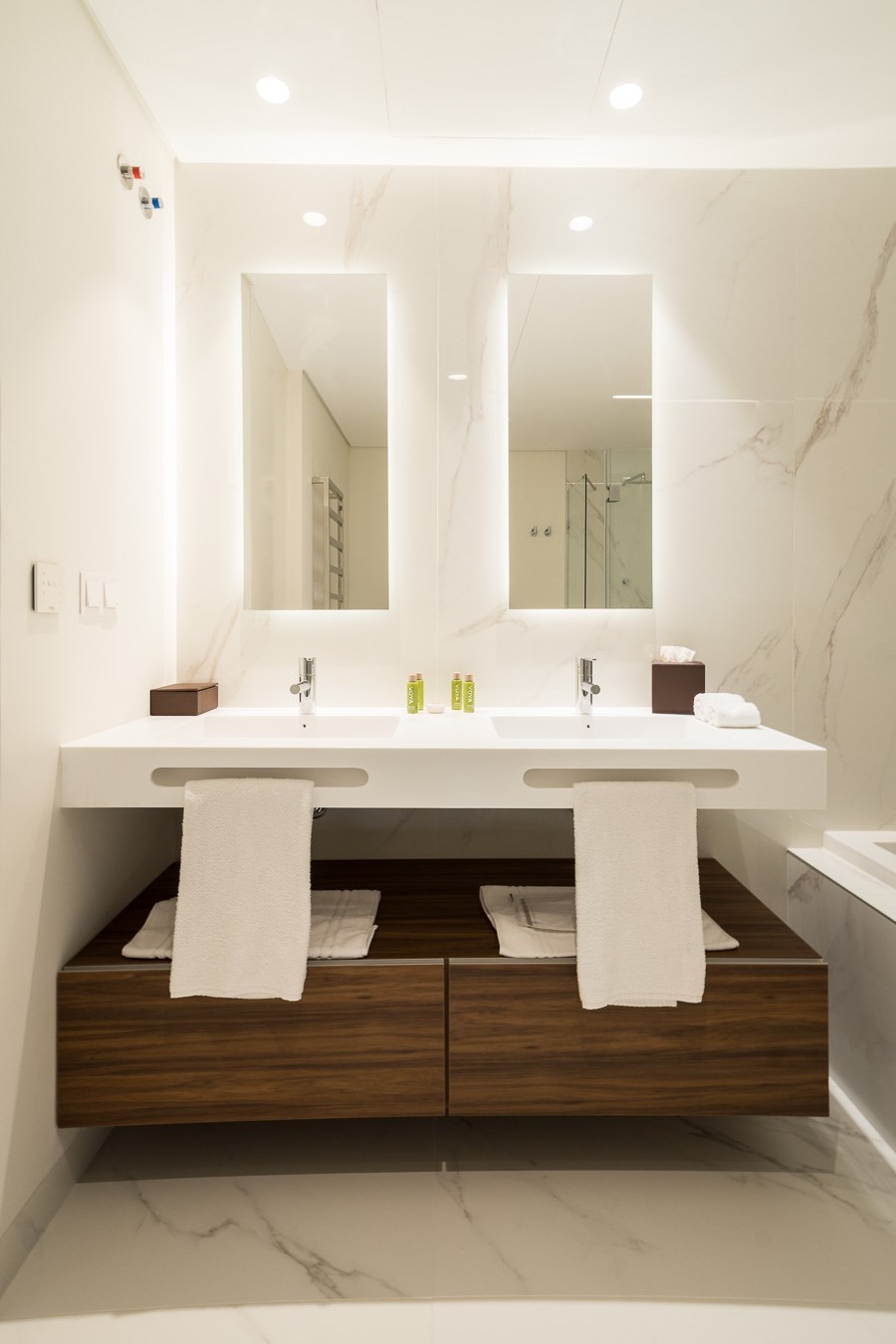 Spacious River-View Apartment