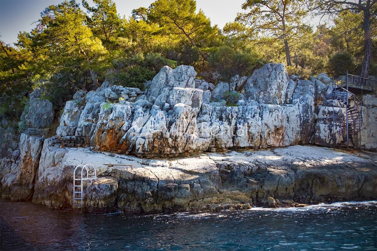 Secluded Villa with Stunning Sea-Views