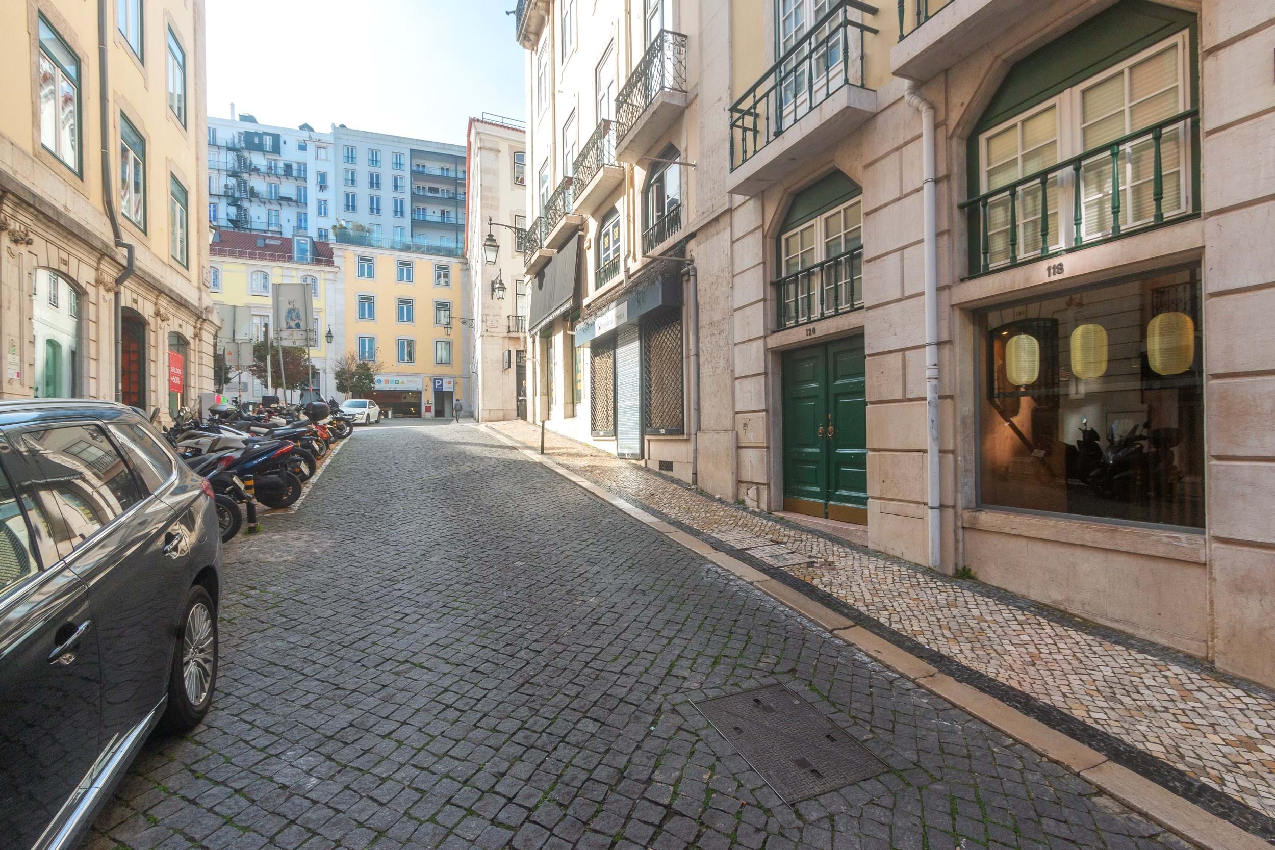2 bedroom apartment as new between Chiado and Baixa