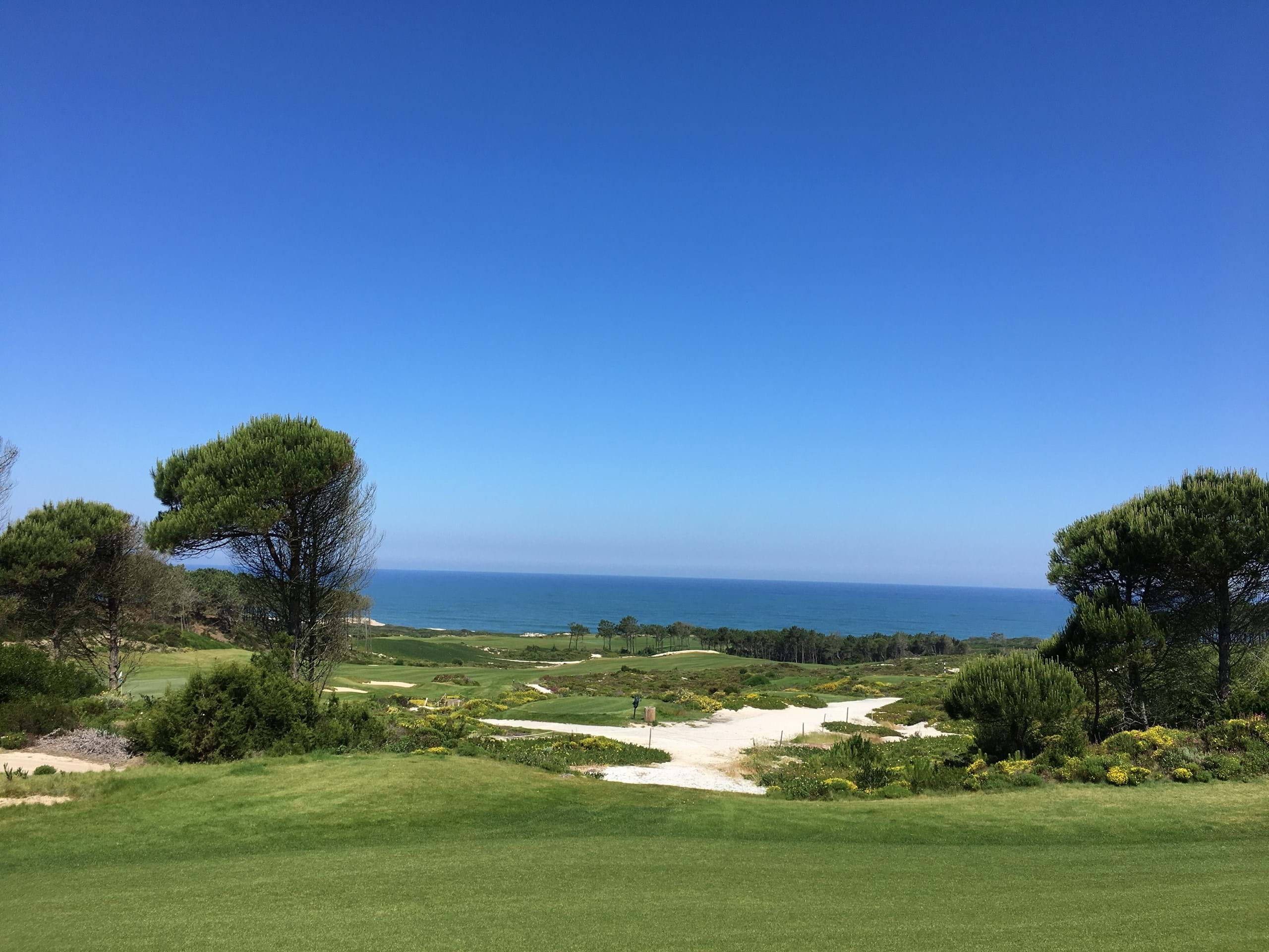 Twin villa with 3 bedrooms in golf resort and access to the beach