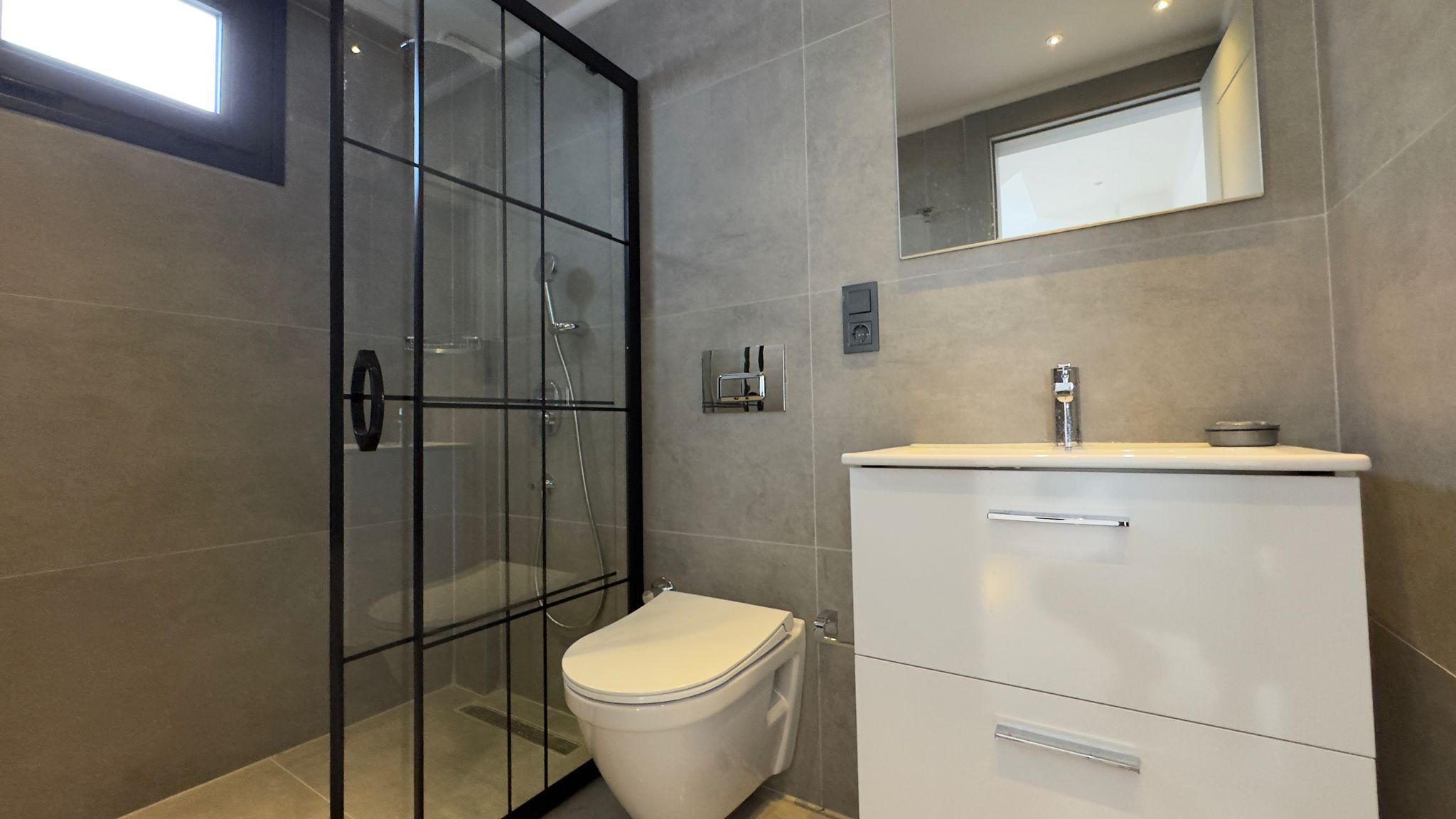 New Luxury Mountain View Villa