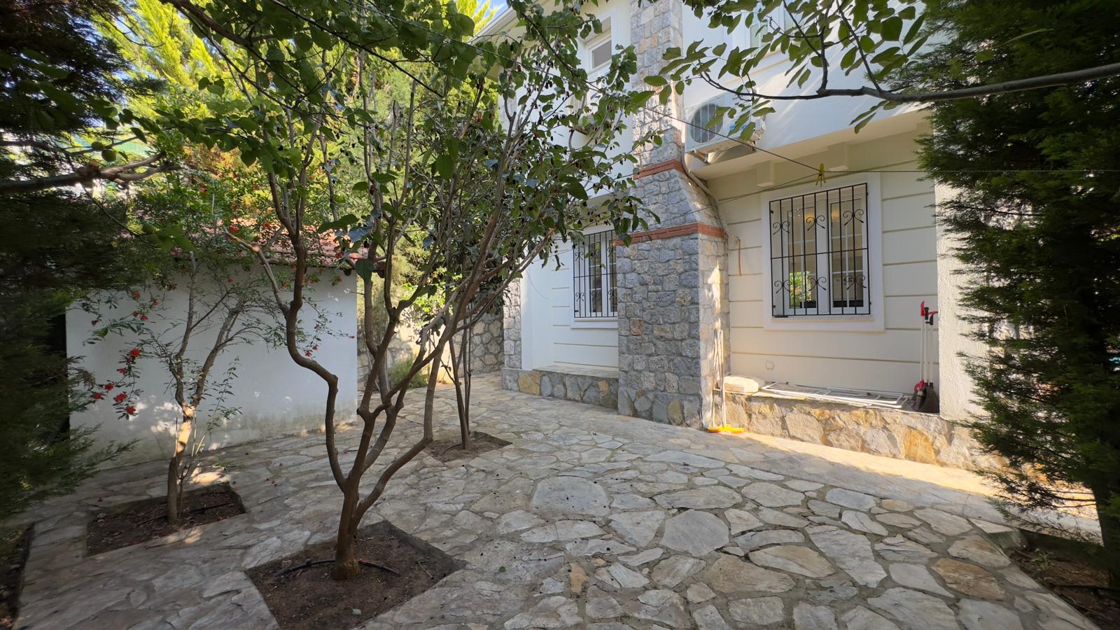 Detached Villa with Great Views