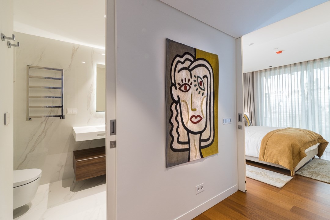 Spacious River-View Apartment