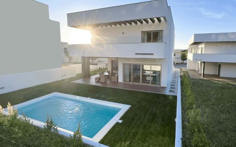 Modern Villa in Loures