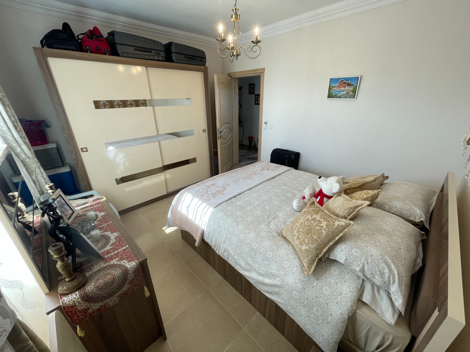 Large Mountain-View Bungalow