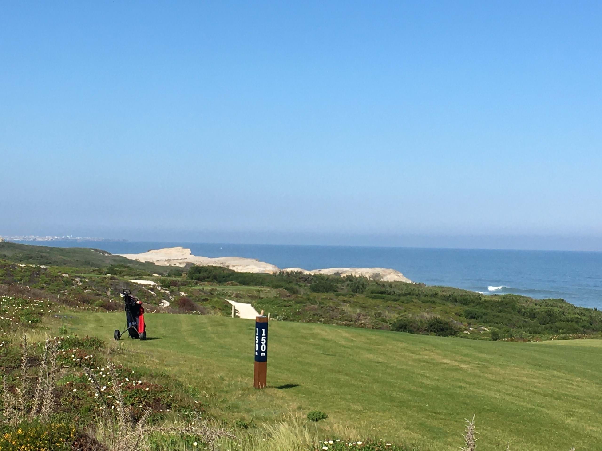 Twin villa with 3 bedrooms in golf resort and access to the beach