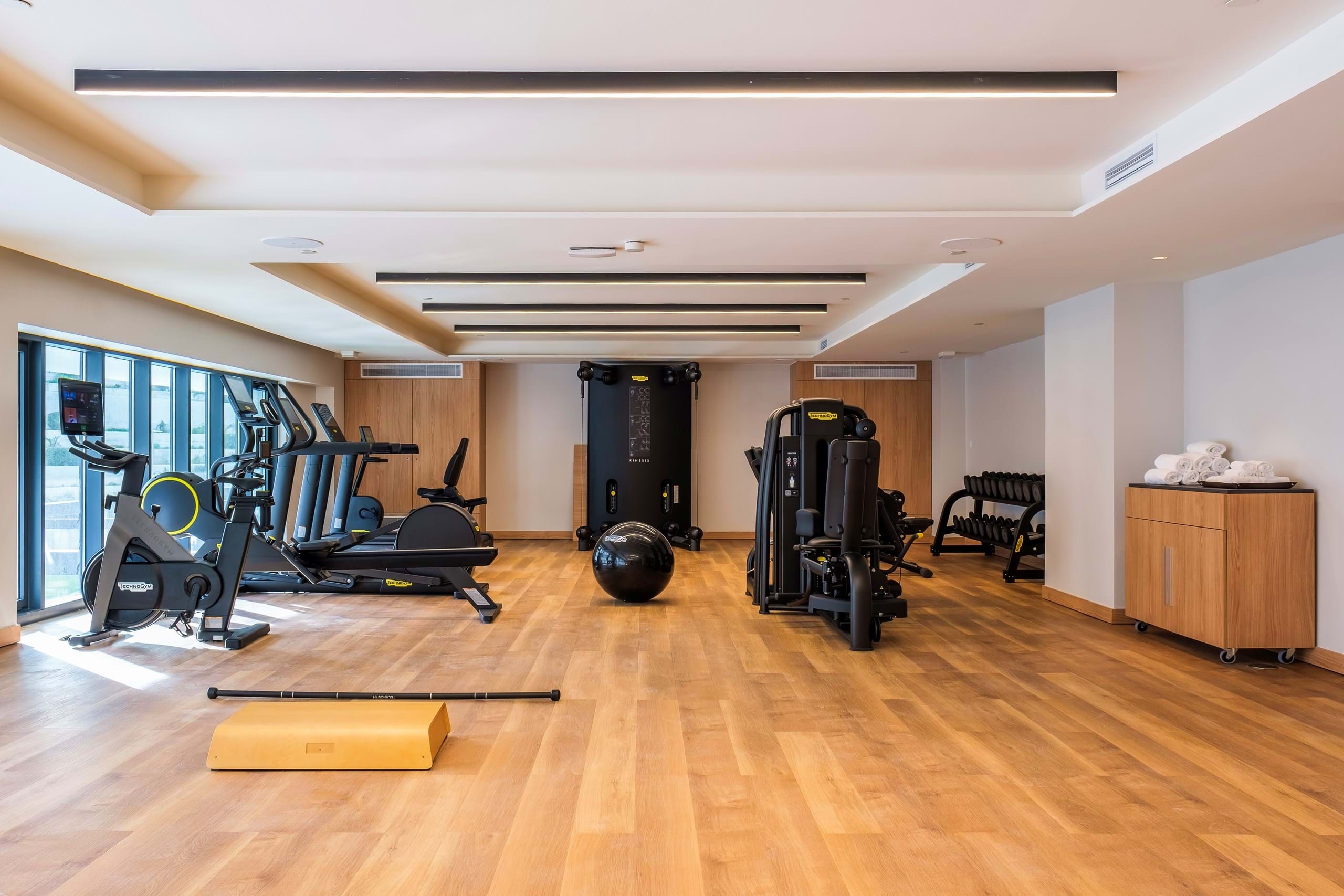 Spacious River-View Apartment