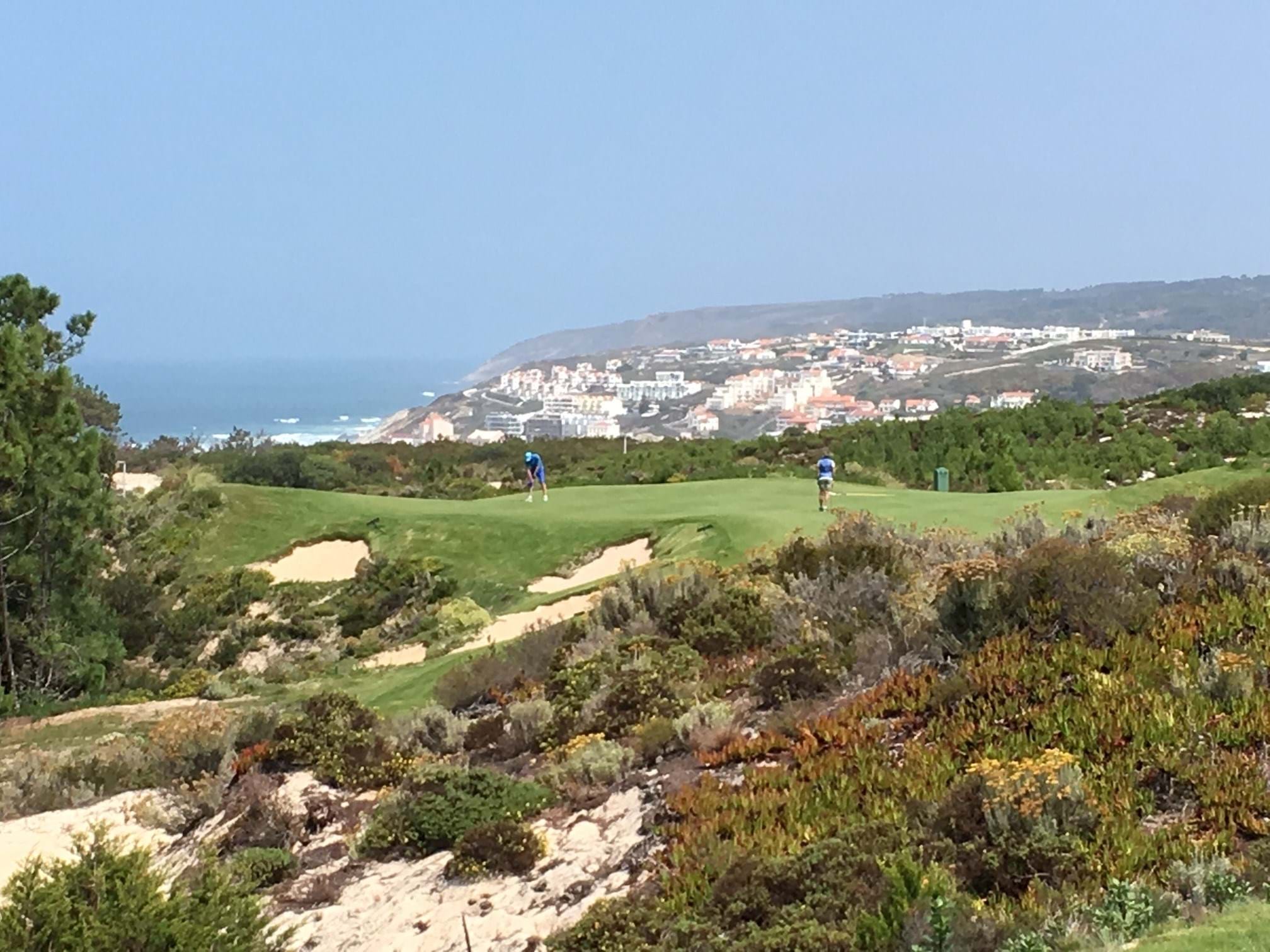 Twin villa with 3 bedrooms in golf resort and access to the beach