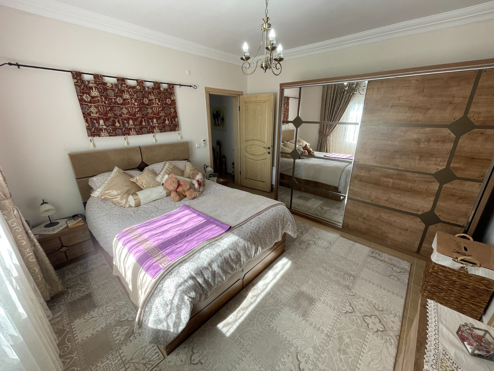 Large Mountain-View Bungalow