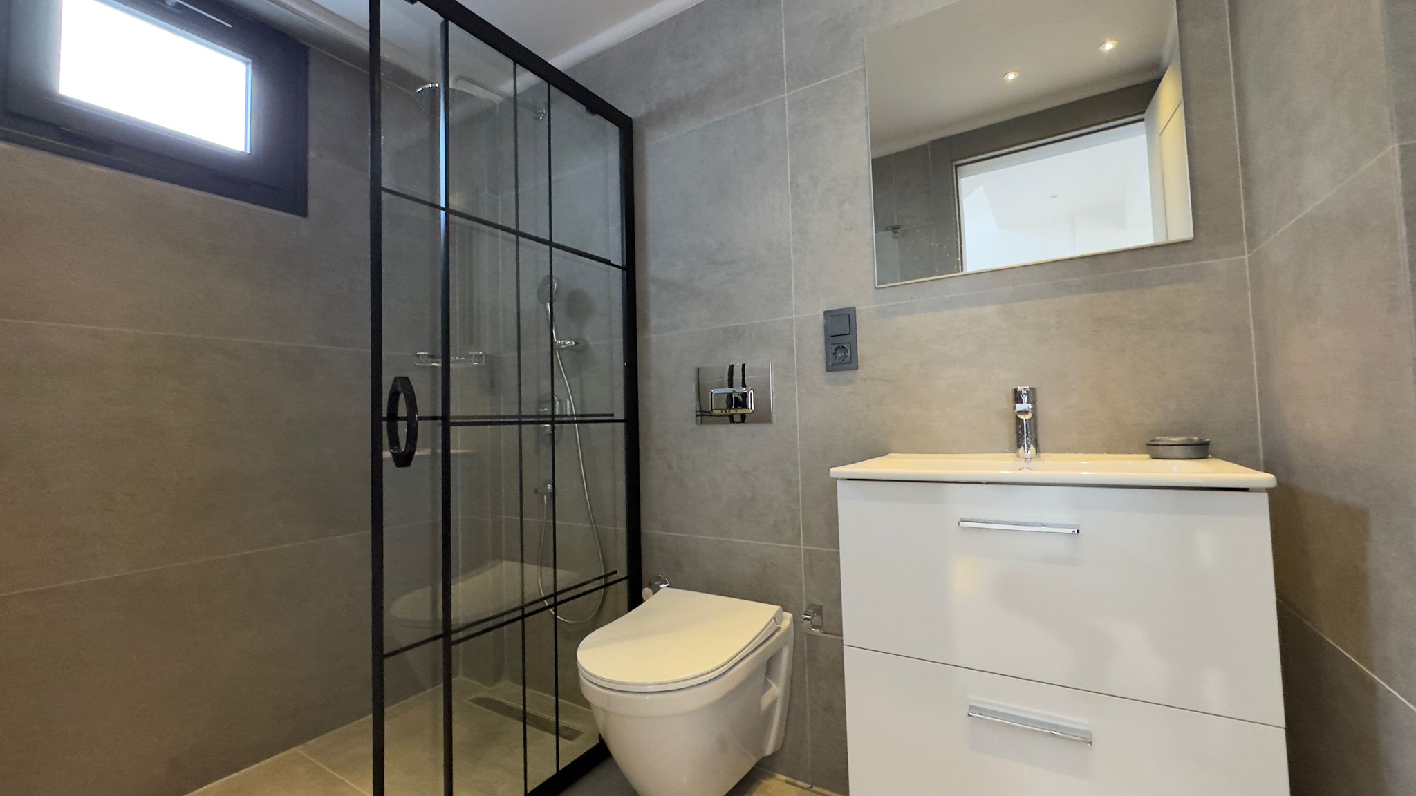 New Luxury Mountain View Villa