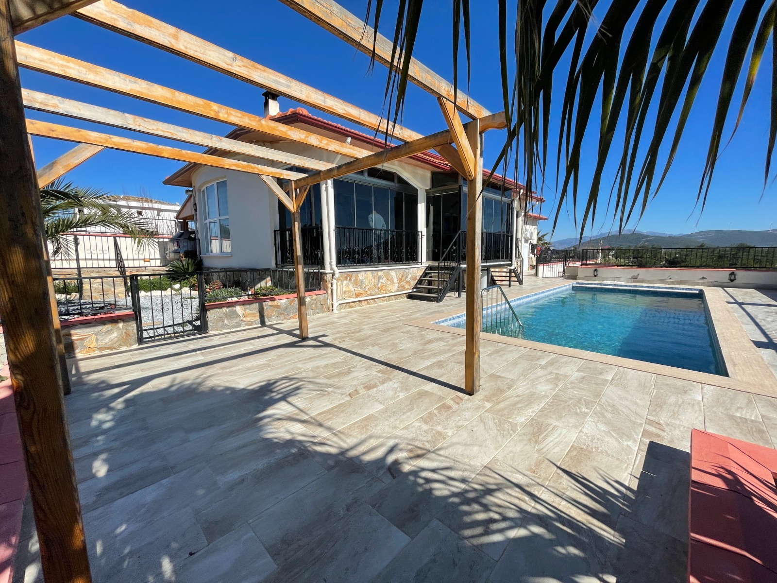 Large Mountain-View Bungalow