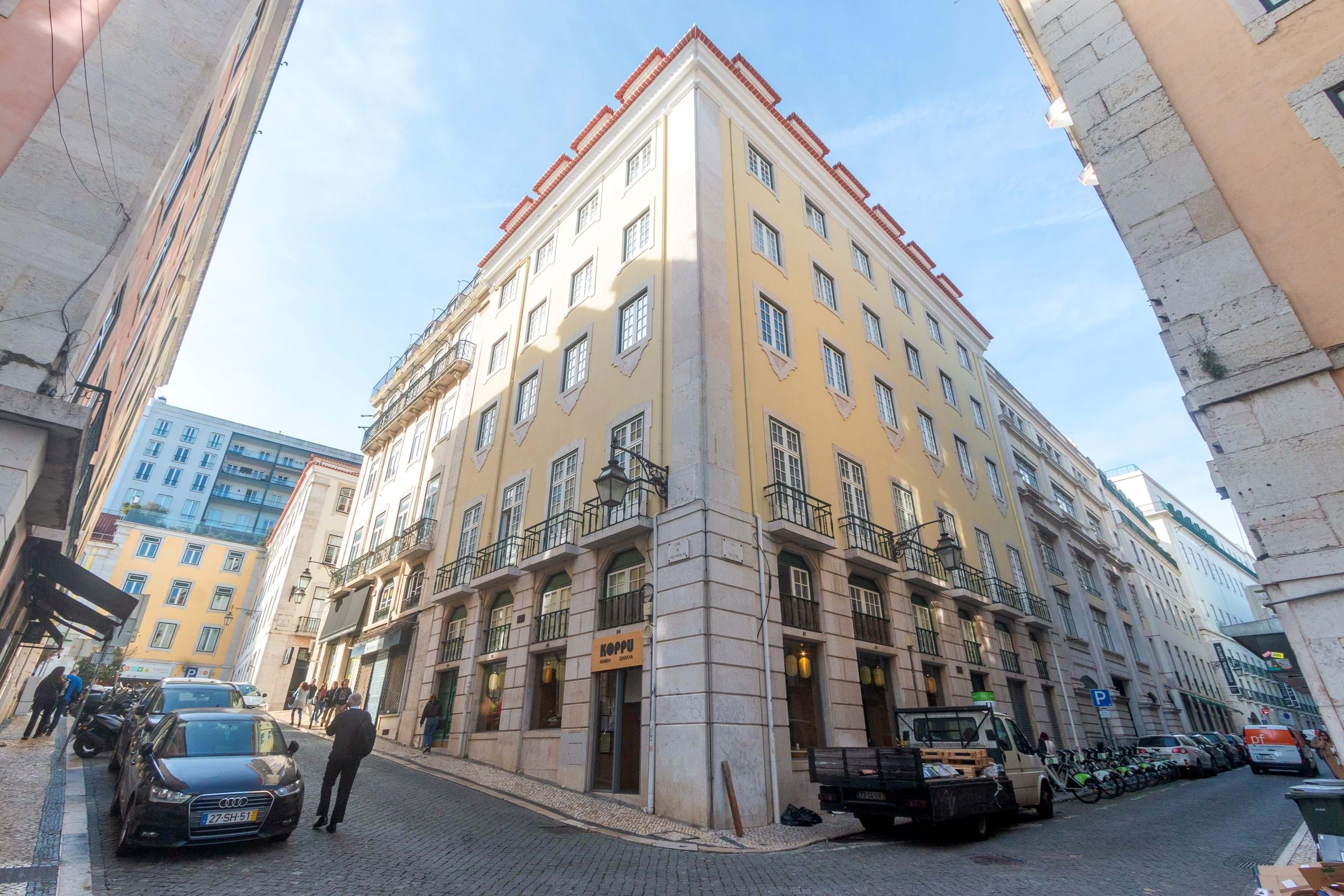 2 bedroom apartment as new between Chiado and Baixa