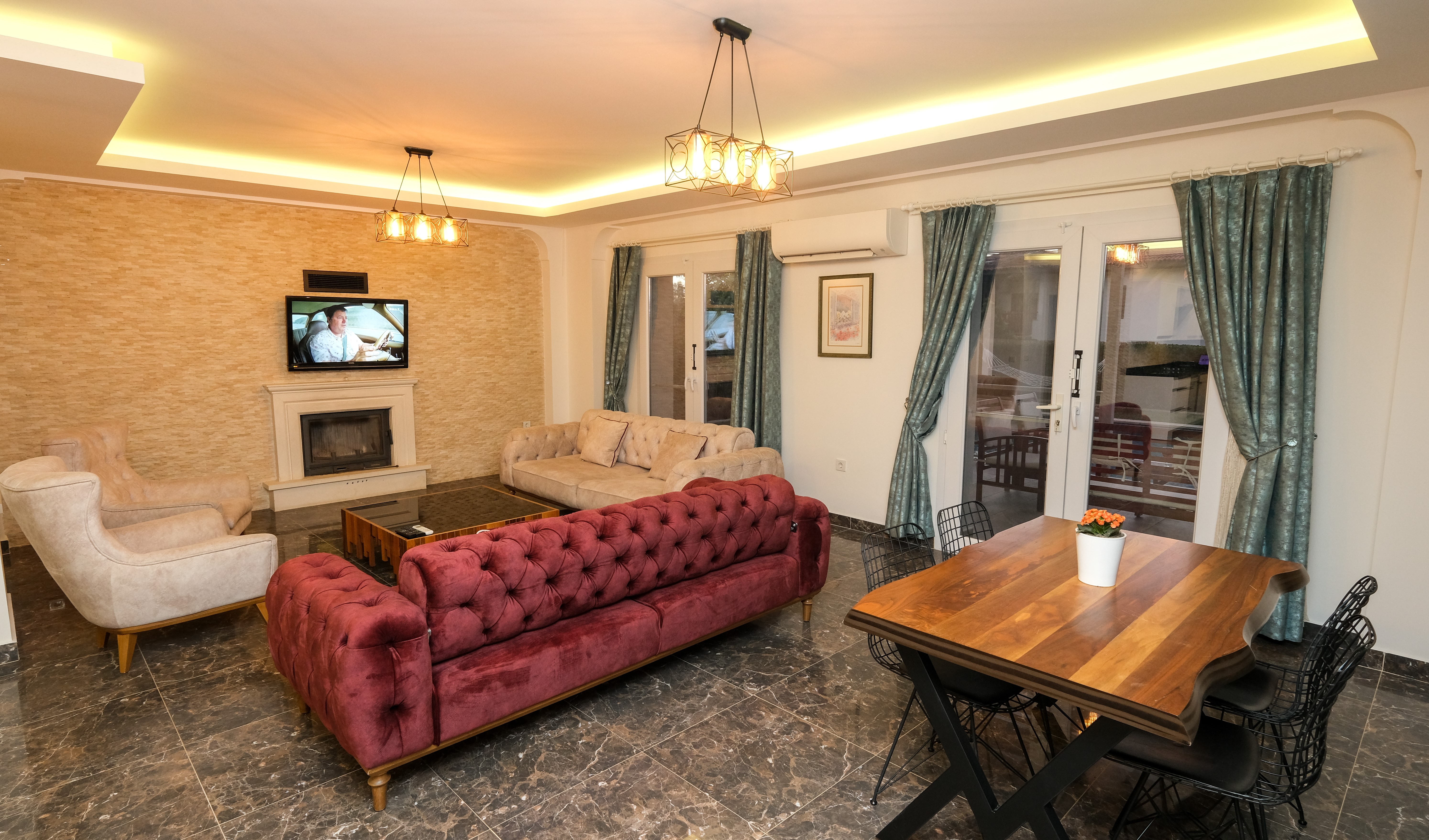 Detached Villa For Sale in Ovacik