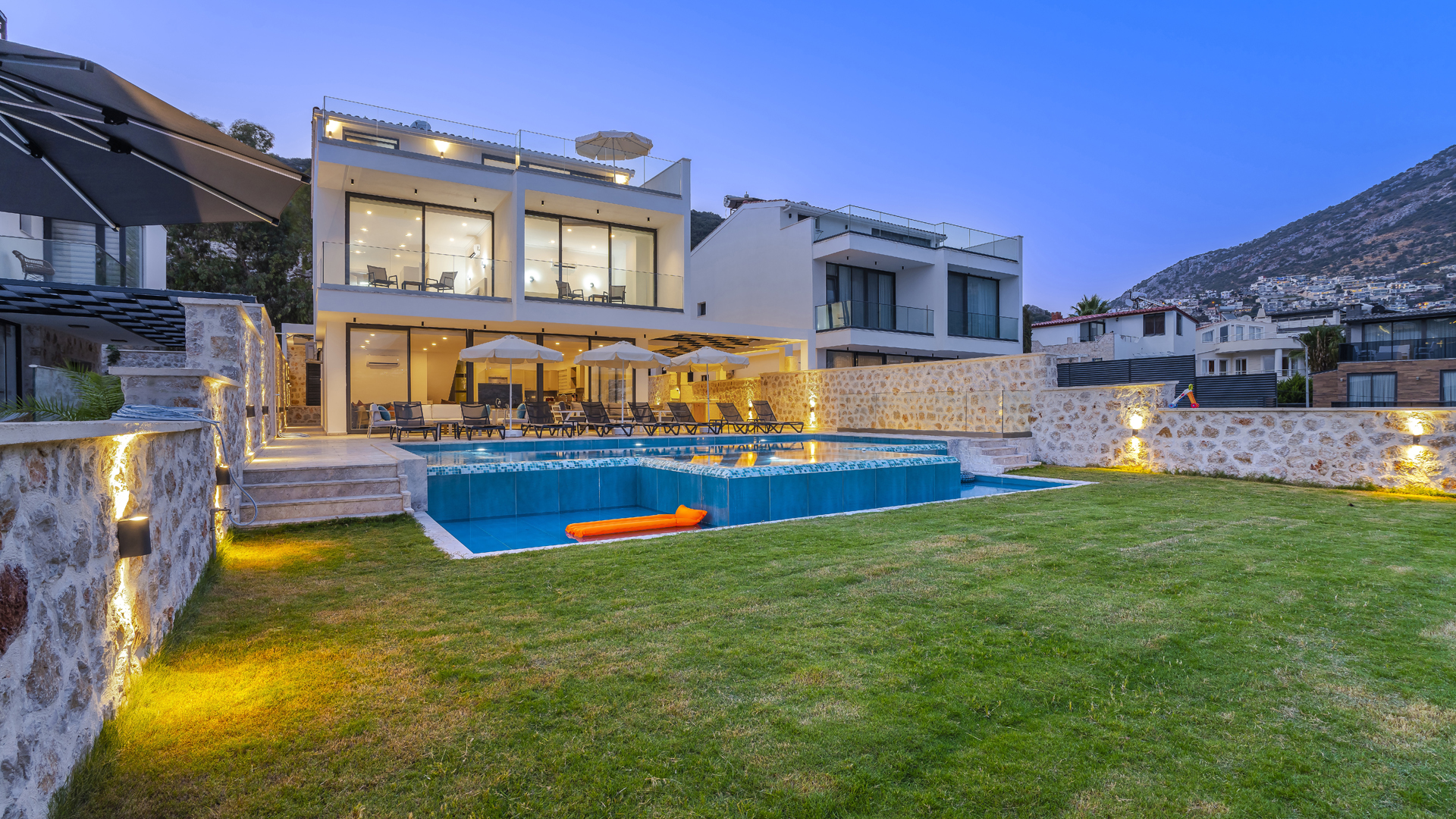 Stunning Villa in Ortaalan