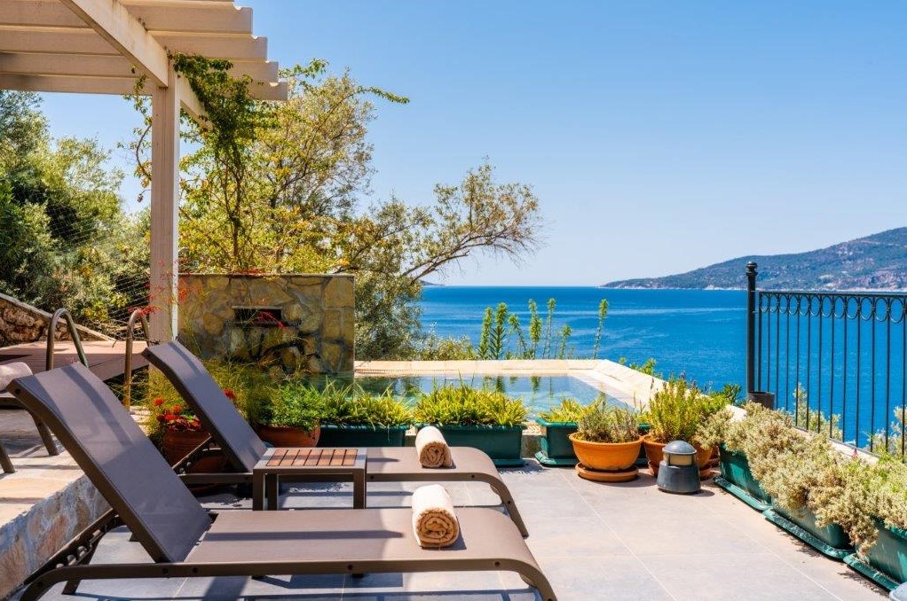 Furnished Luxury Sea-View Villa