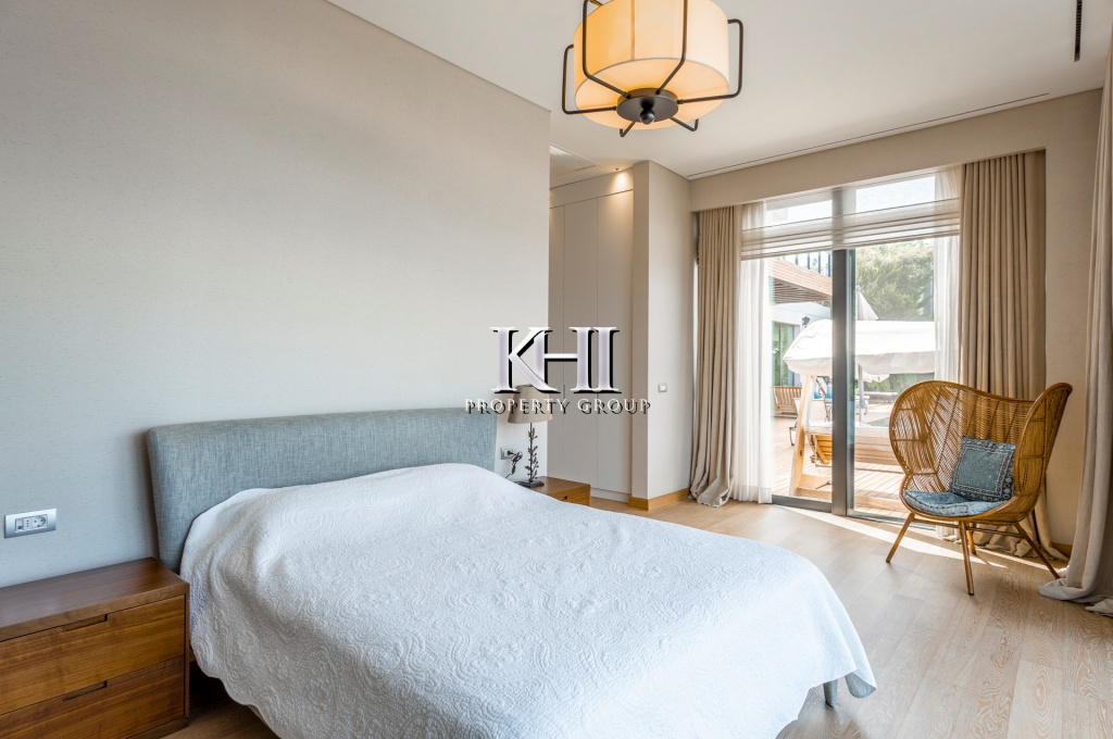 Luxurious Modern Sea-View Villa