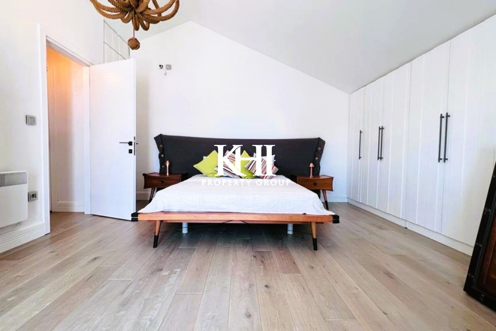 Seafront Contemporary Apartment