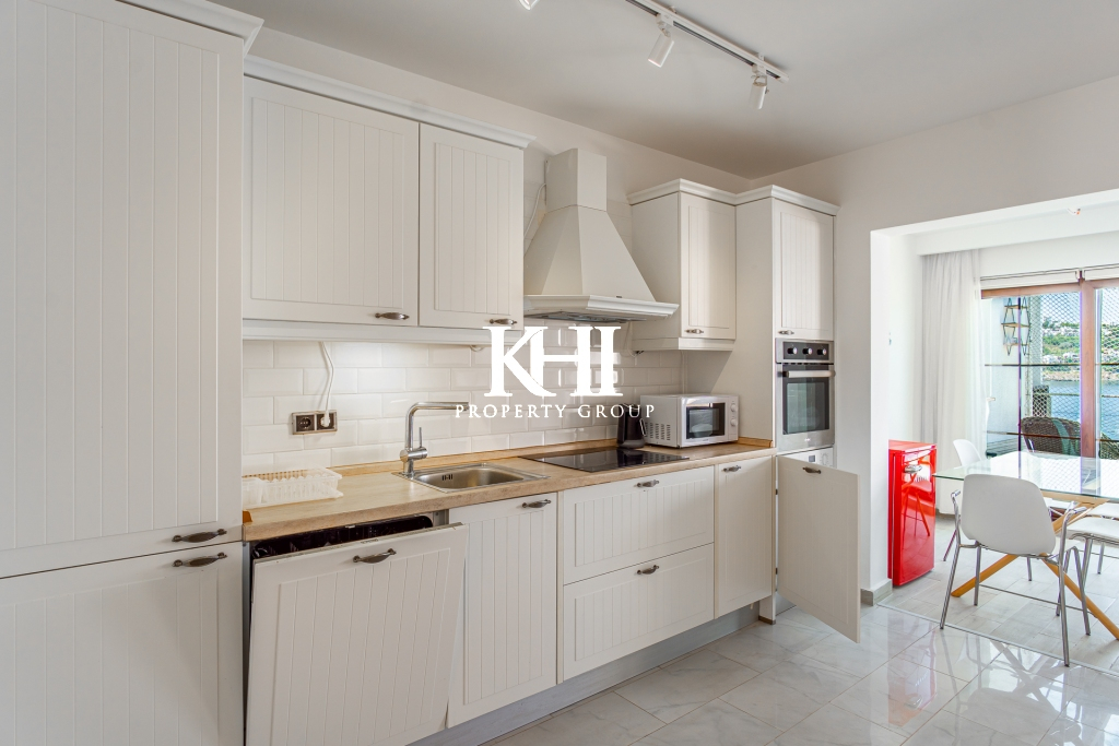 2 Bedroom Seafront Apartment