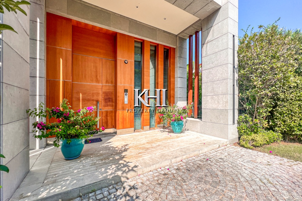 Luxurious Modern Sea-View Villa