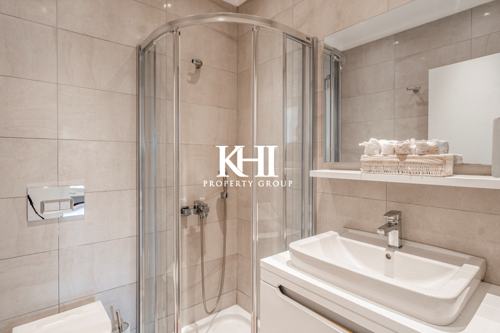 Luxury Apartment in a Complex