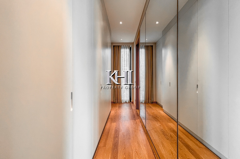 Luxurious Modern Sea-View Villa