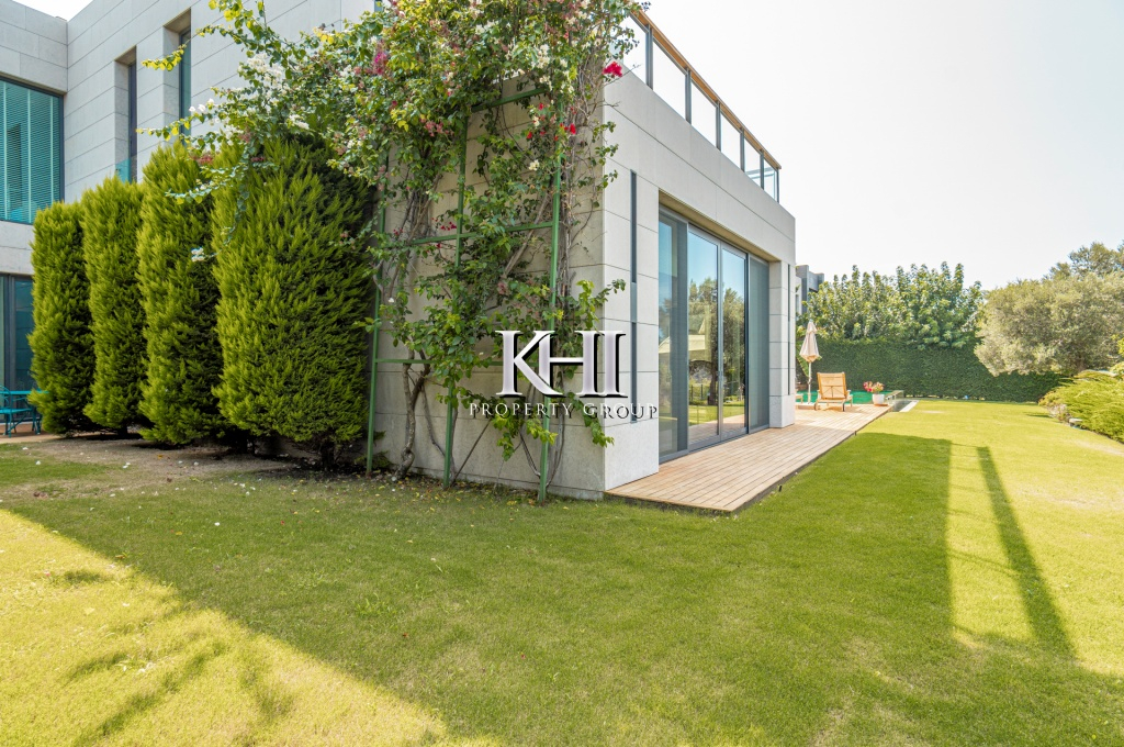 Luxurious Modern Sea-View Villa