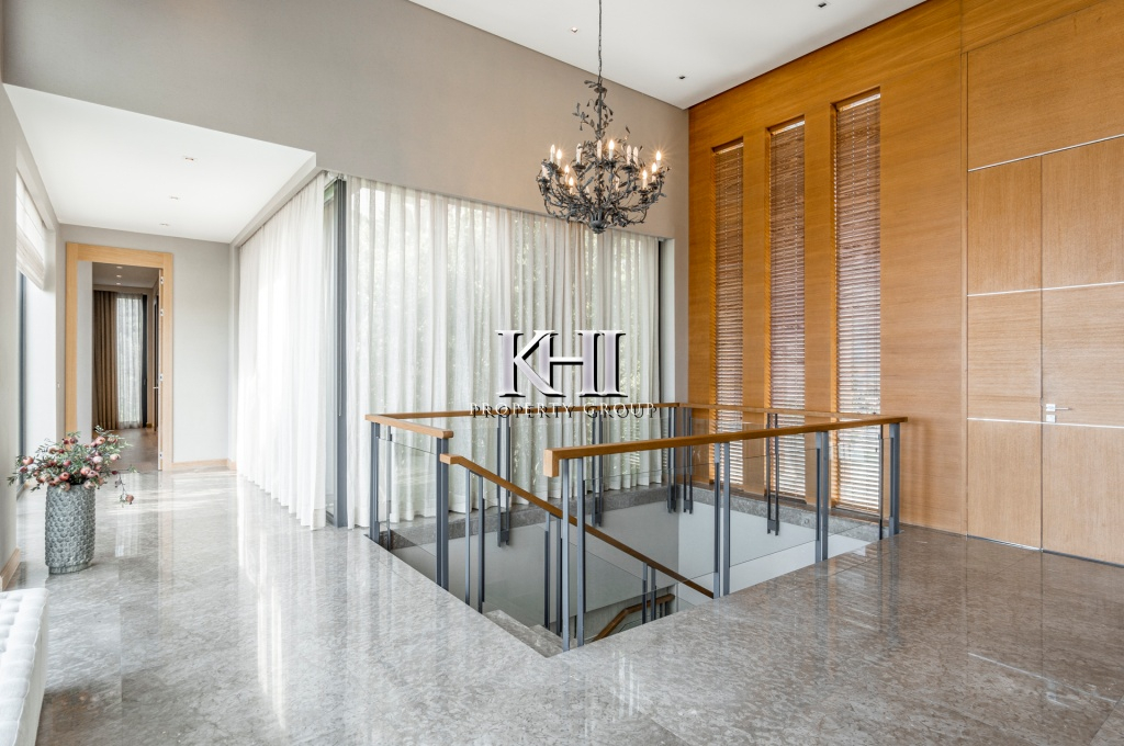 Luxurious Modern Sea-View Villa