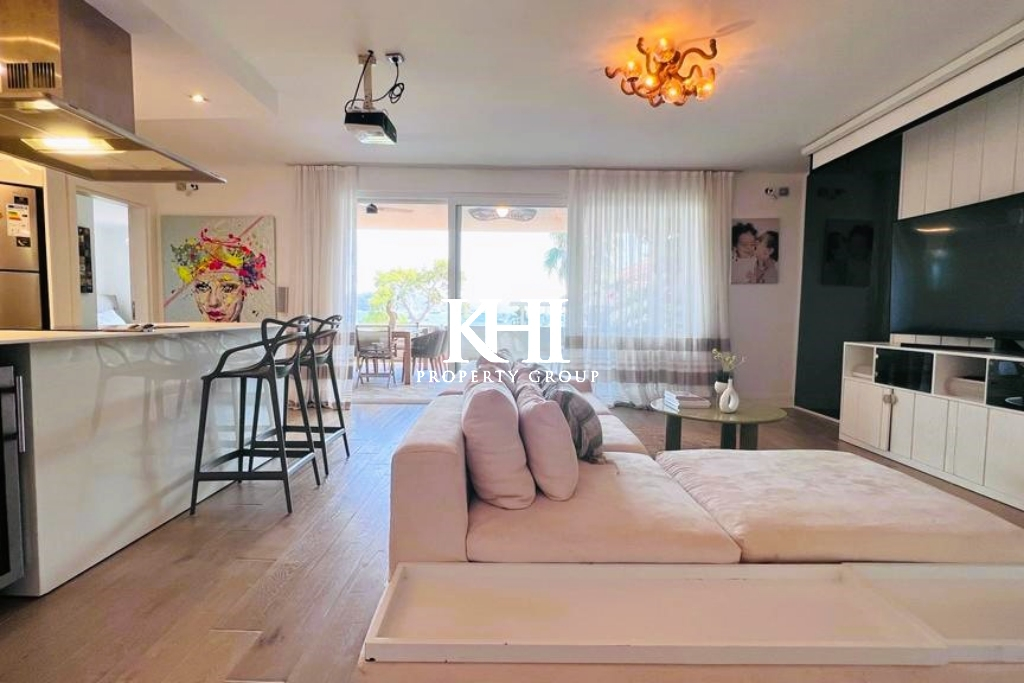 Seafront Contemporary Apartment