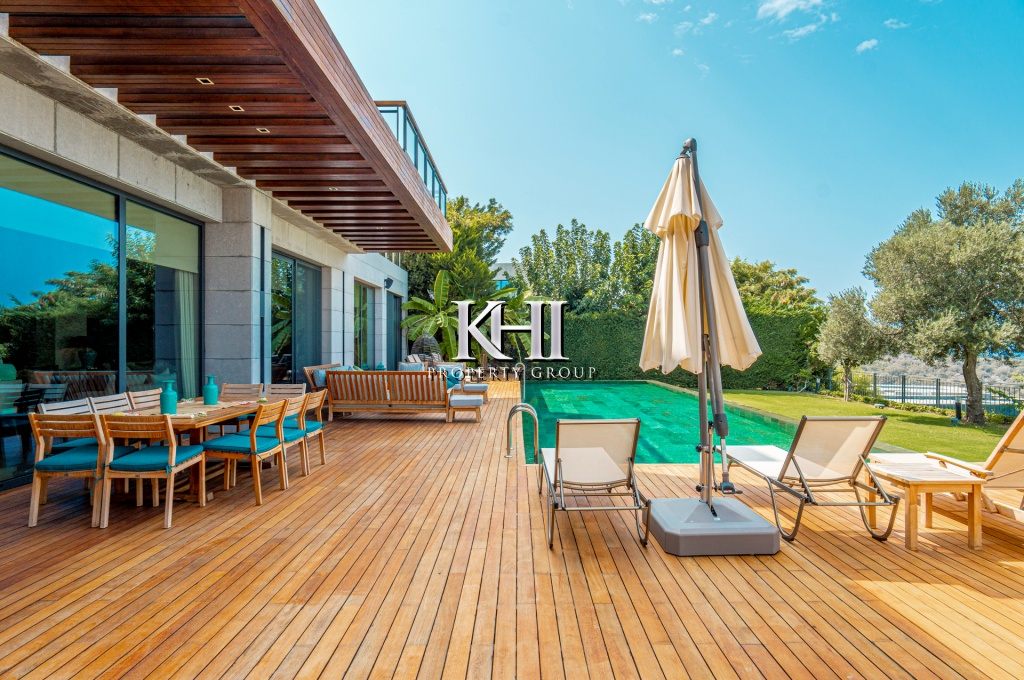 Luxurious Modern Sea-View Villa