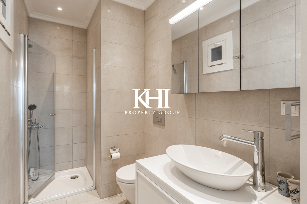 Luxury Apartment in a Complex