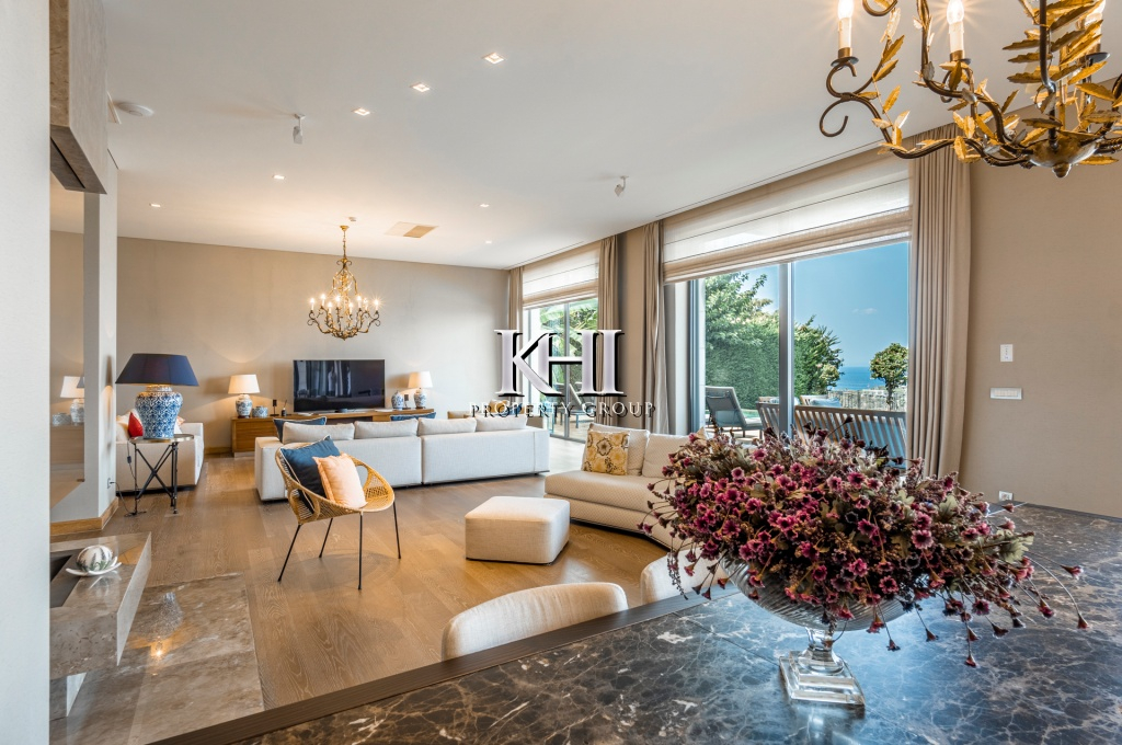 Luxurious Modern Sea-View Villa