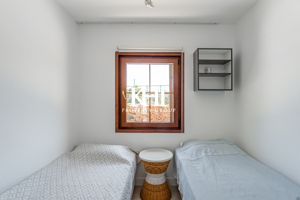 2 Bedroom Seafront Apartment