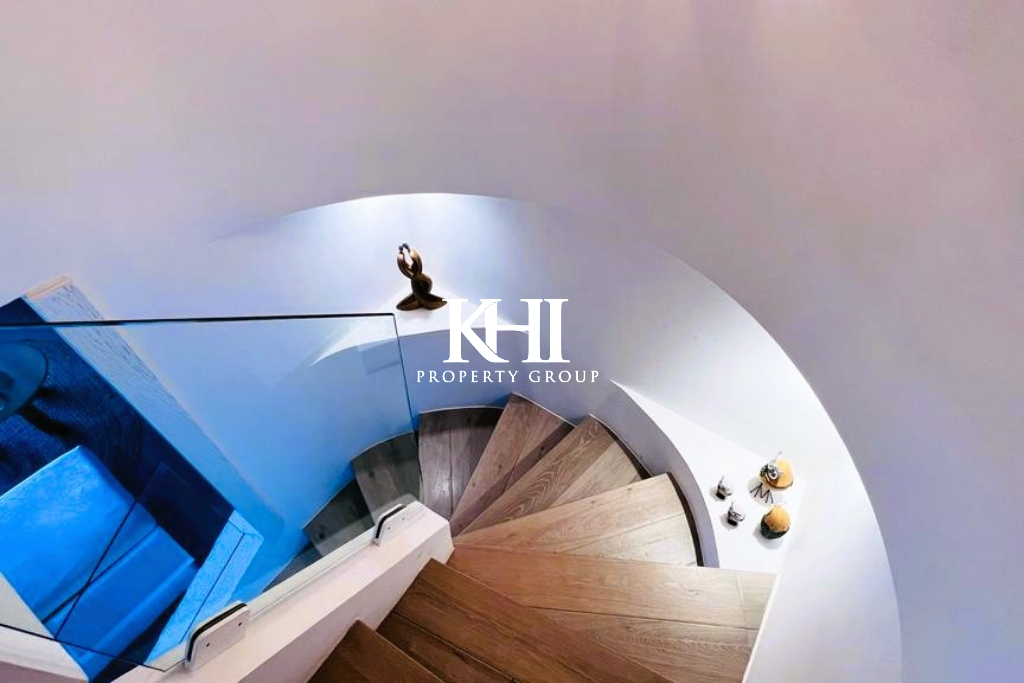 Seafront Contemporary Apartment