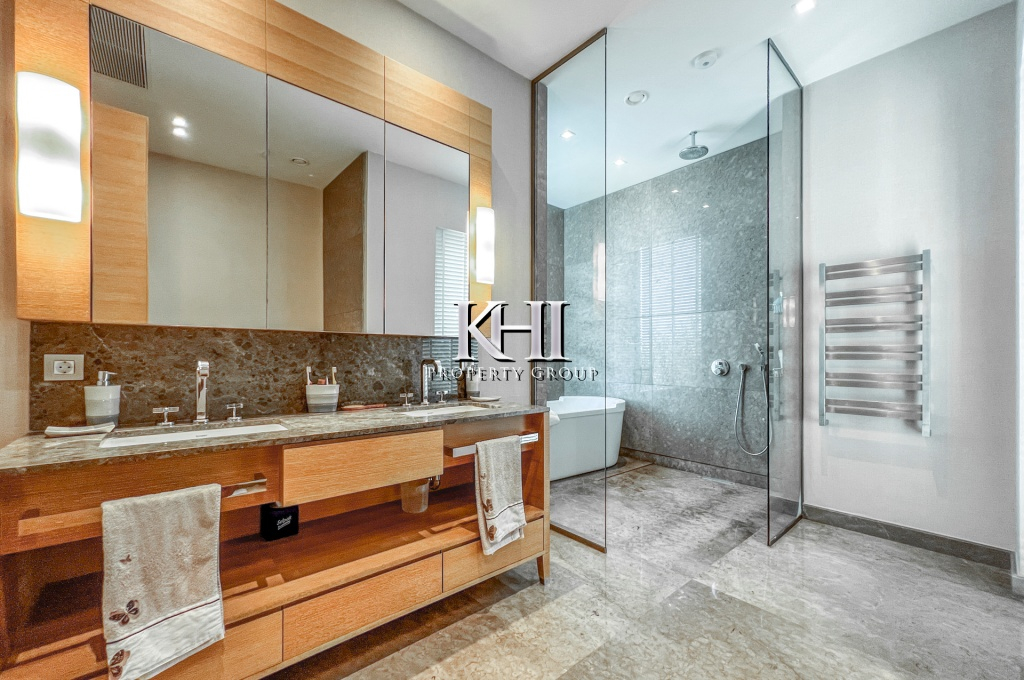 Luxurious Modern Sea-View Villa