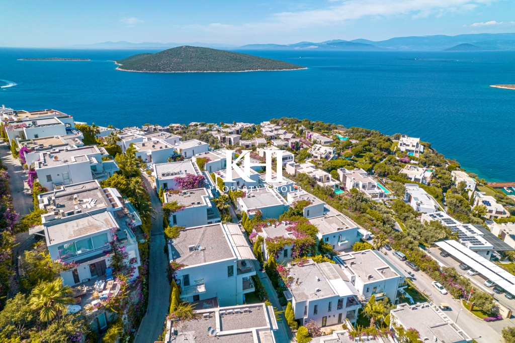 Luxury Seafront Duplex in Turkbuku