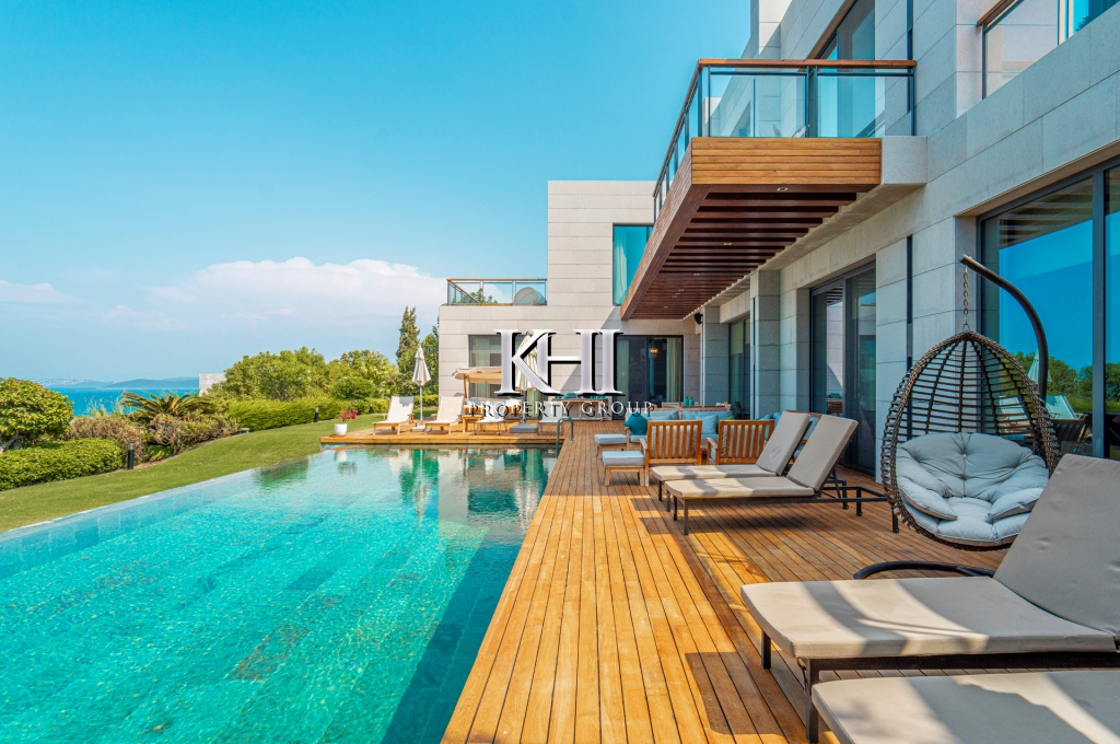 Luxurious Modern Sea-View Villa