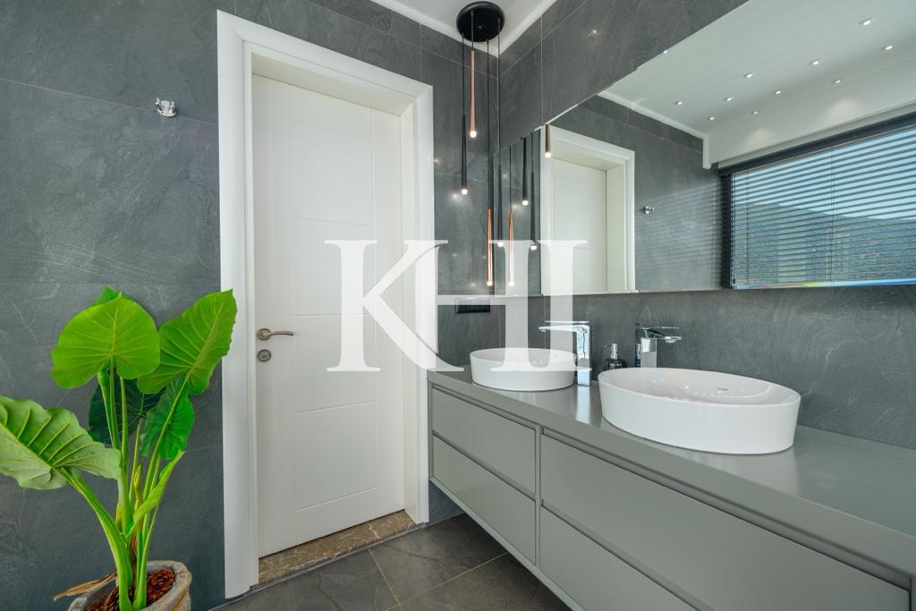 Modern Luxury Sea-View Villa