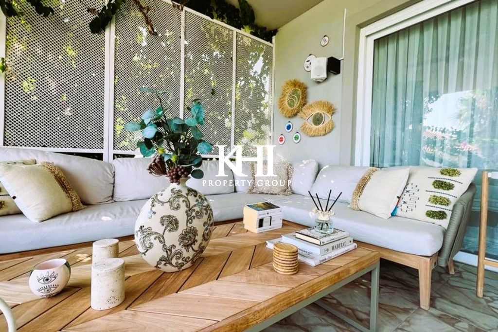 Seafront Contemporary Apartment