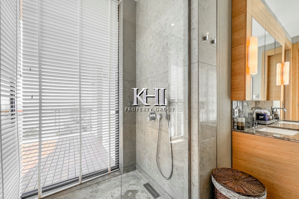 Luxurious Modern Sea-View Villa